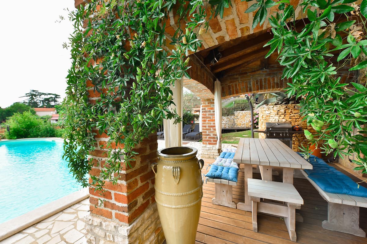 Überdachter Grillplatz der Villa Gloria